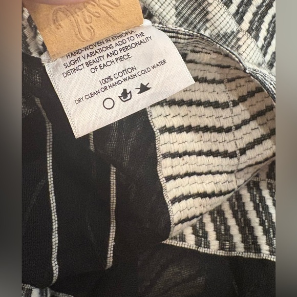 Hand Woven in Ethiopia • Women's Scarf/Shawl - Picture 5 of 5